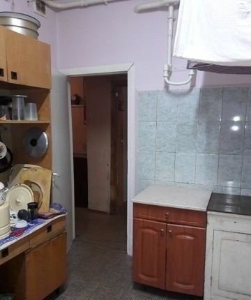 Сдается теплая и светлая комнатка в коммунальной квартире.
