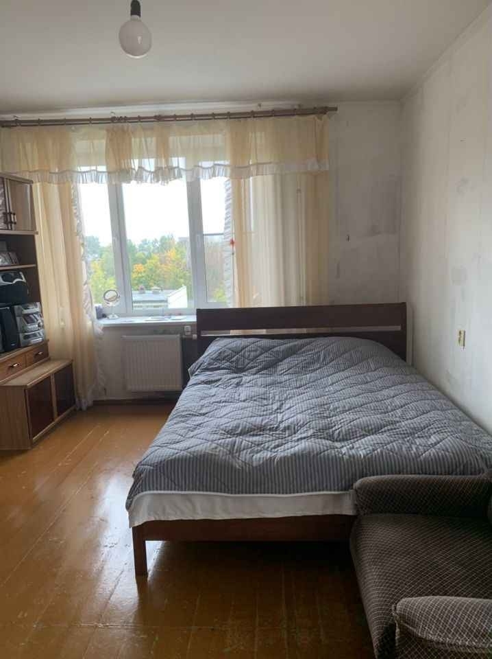 Продается 2-комнатная квартира в хорошем районе.