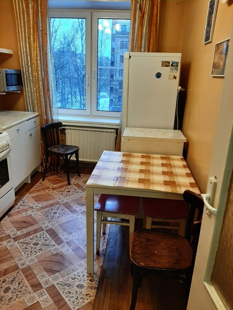 Продается 1-комнатная квартира в развитом благоустроенном районе.