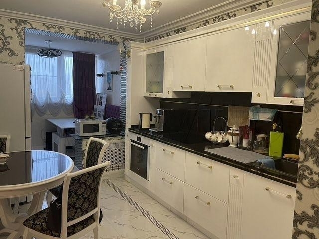 Продам 2-к квартиру в хорошем доме с чистым подъездом.