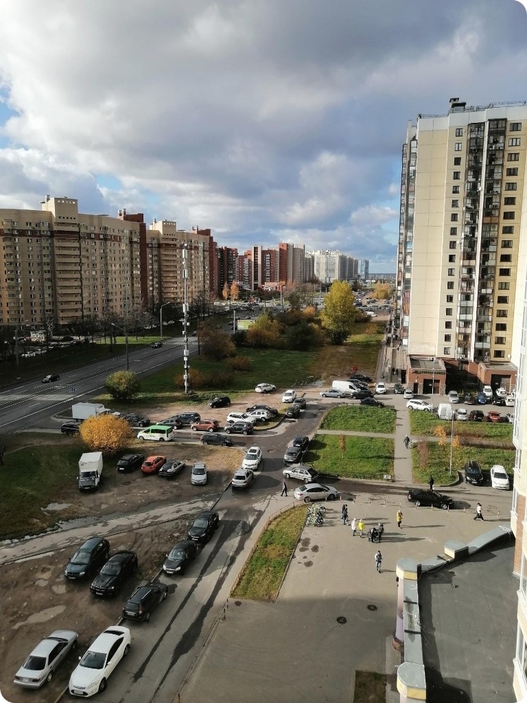 Прдам 1-к квартиру в районе с развитой инфраструктурой.
