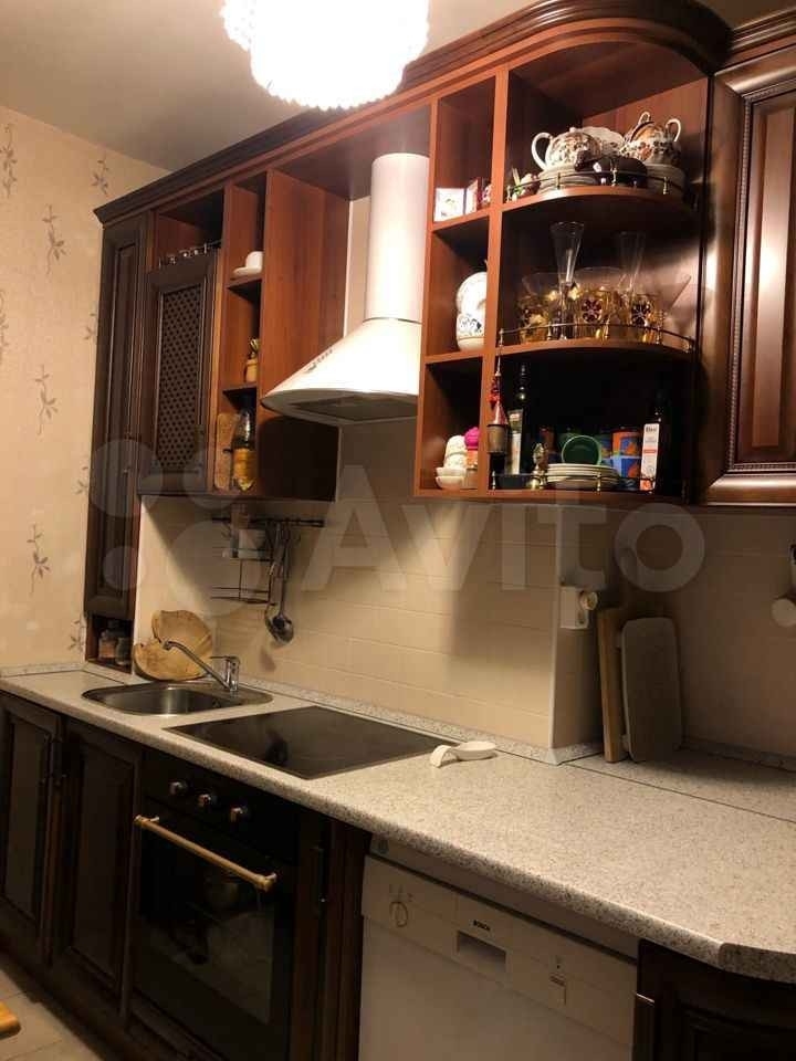 Продам 3-комнатную квартиру в хорошем доме с чистым подъездом.