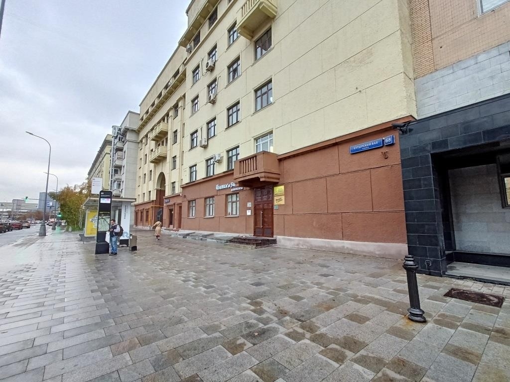 В административном здании на первой линии ул.