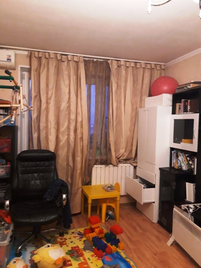 Продается 1-к квартира в тихом районе.