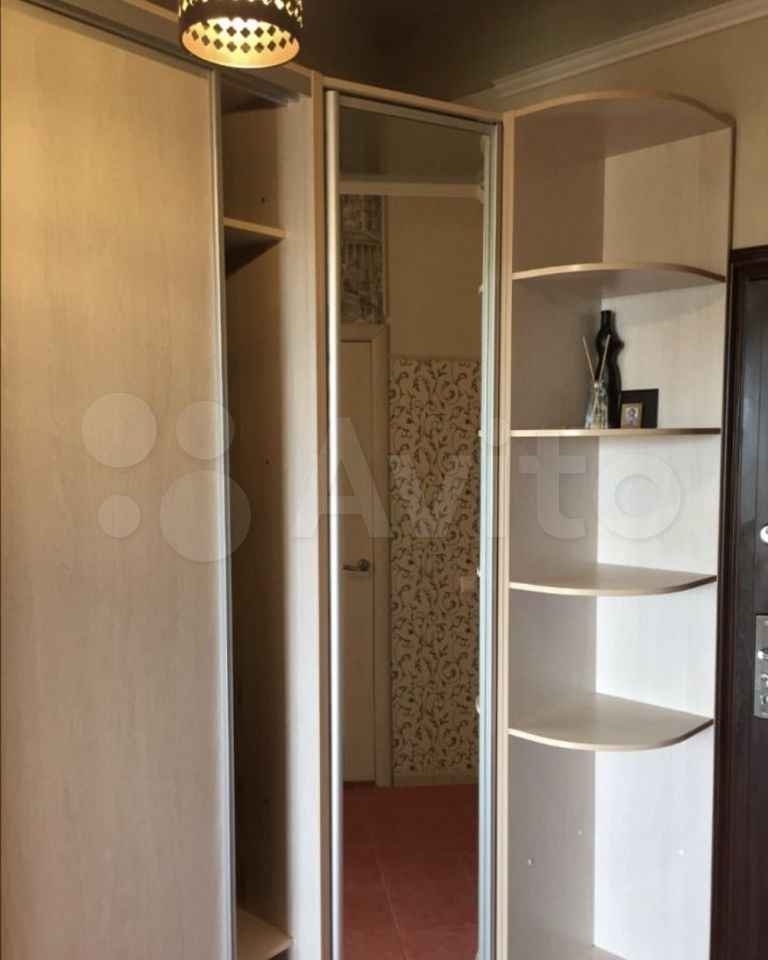 Рядом с домом есть автобусная остановка, откуда отправляются автобусы и маршрутк