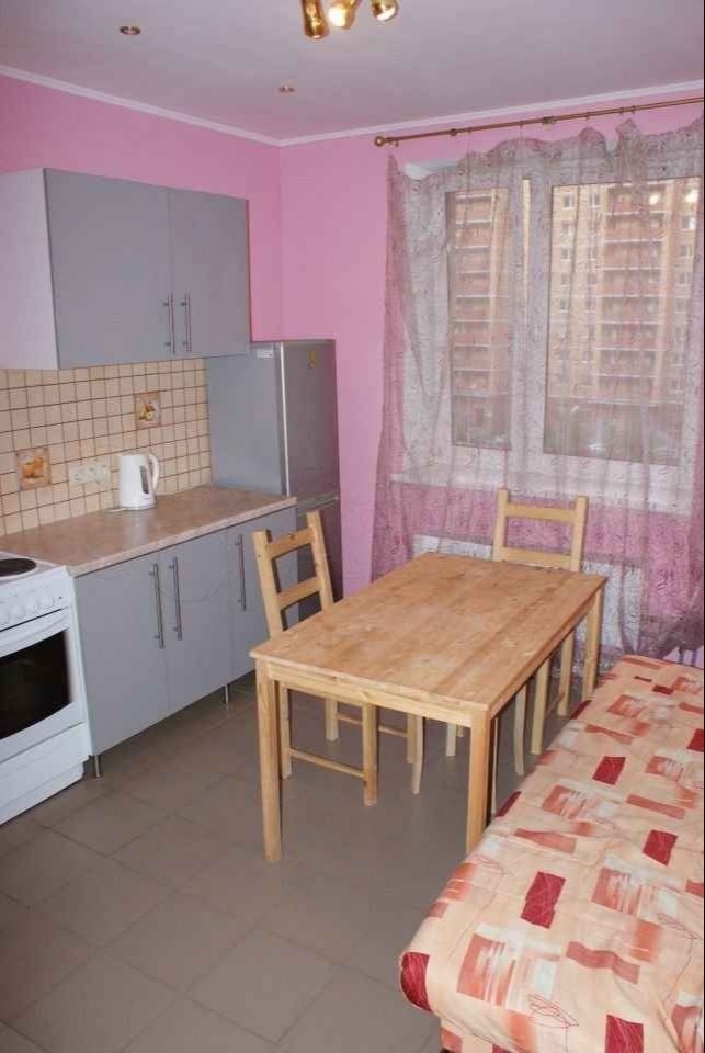 Сдатся уютная однокомнатная квартира в хорошем состоянии в монолитном доме.