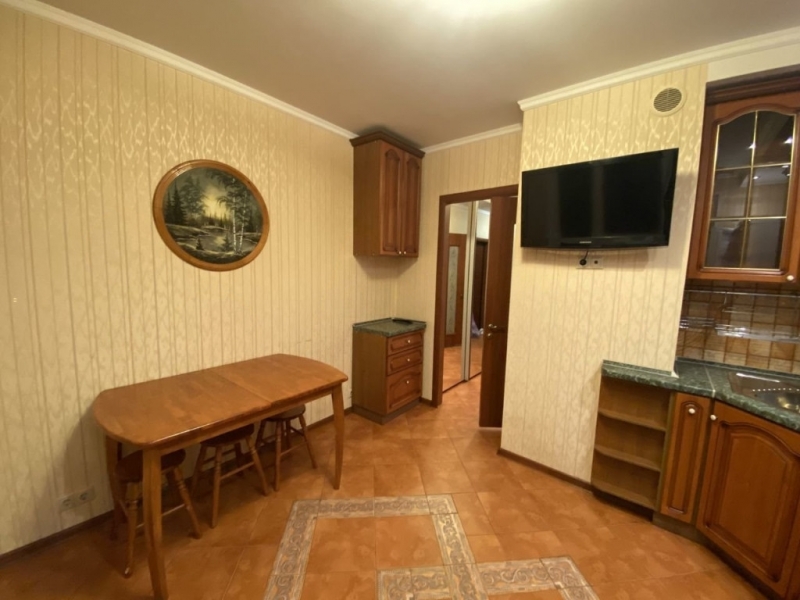 Сдам 3-к квартиру в районе с развитой инфраструктурой.