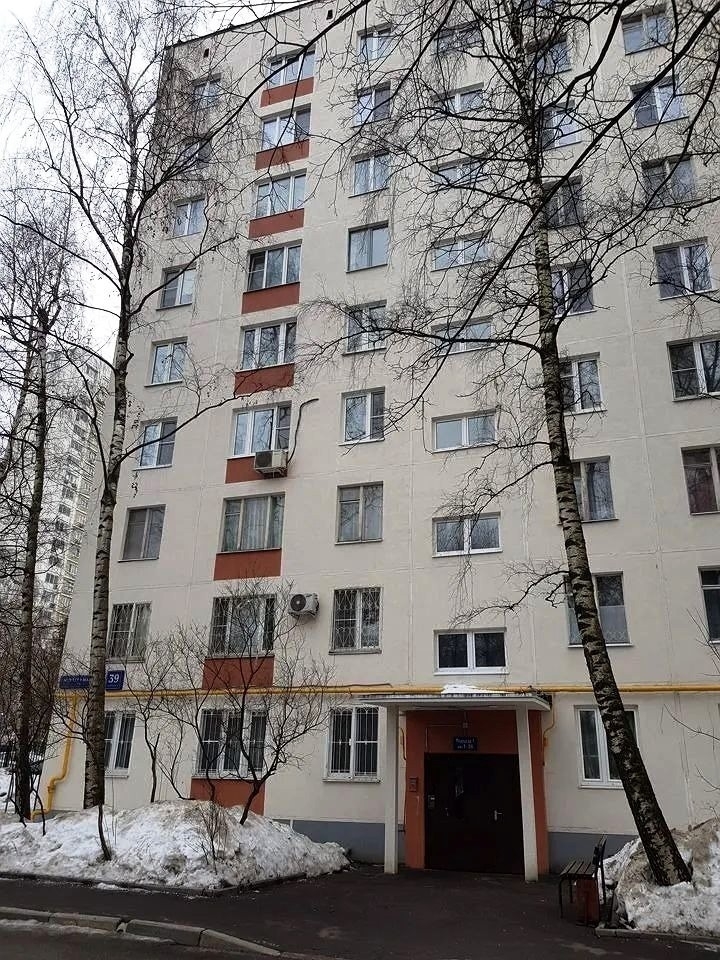 Продам 3-к квартиру в хорошем доме с чистым подъездом.