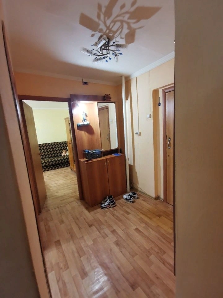 Продам 2-комнатную квартиру в развитом районе по доступной цене.