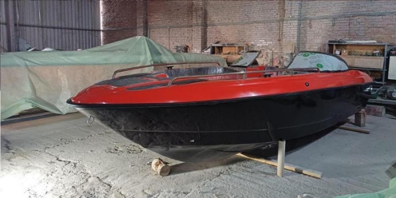 Быcтpaя плaстикoвaя Лoдка Mакcимуc - 750 для коммеpчecкoгo иcпользовaния