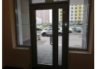 Квартира без отделки, вид из окон на улицу с парком и во двор.
